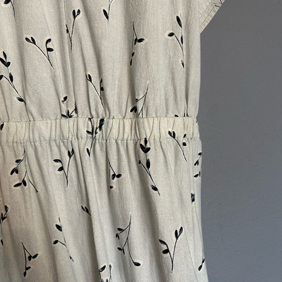 Universal Thread dress - Picture 2 of 4